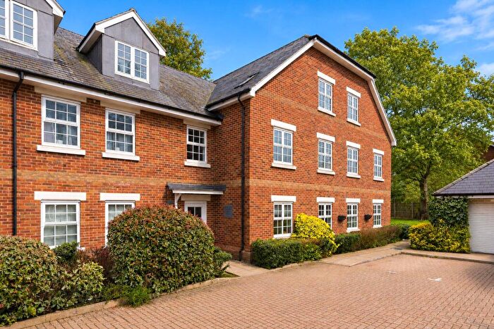 2 Bedroom Apartment For Sale In Walter Slade Court, Napsbury Park, St. Albans, AL2