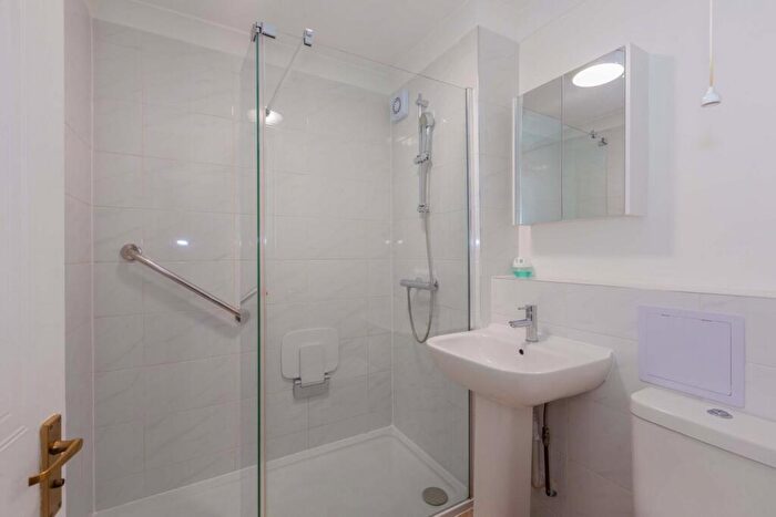 1 Bedroom Apartment For Sale In Crescent Dale, Maidenhead, SL6