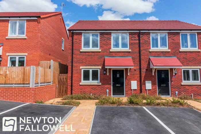 3 Bedroom Semi-Detached House For Sale In Clinton Gardens, Tuxford, NG22