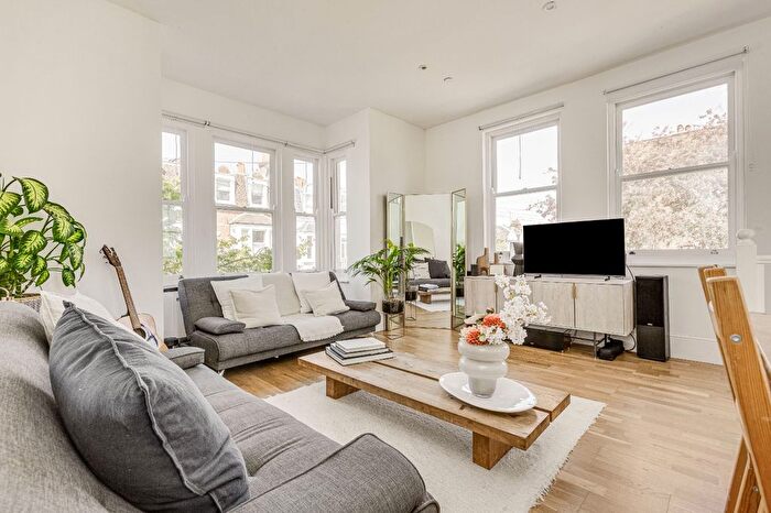 2 Bedroom Flat To Rent In Hestercombe Avenue, Parsons Green, SW6