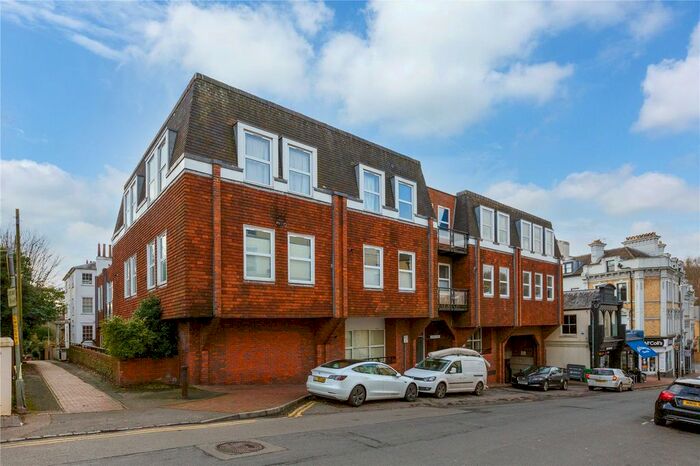 2 Bedroom Flat To Rent In Lizanne Court, - Mount Sion, Tunbridge Wells, Kent, TN1