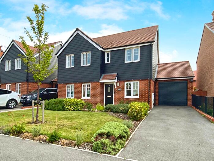 4 Bedroom Detached House To Rent In Herrick Place, Bramley, RG26