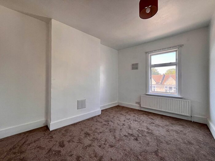2 Bedroom Flat To Rent In Manor Park, London, E12