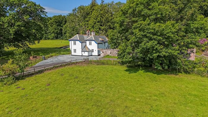 4 Bedroom Country House To Rent In Llanfair Pwllgwyngyll, LL61