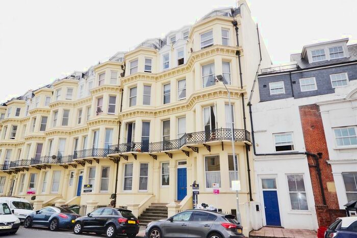 2 Bedroom Flat To Rent In Queens Gardens, Eastbourne, BN21