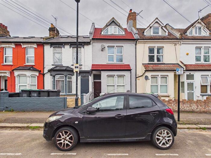 2 Bedroom Flat For Sale In Townsend Road, London, N15