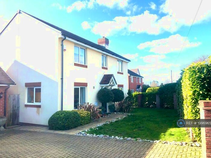 4 Bedroom Detached House To Rent In Peters Road, Southampton, SO31