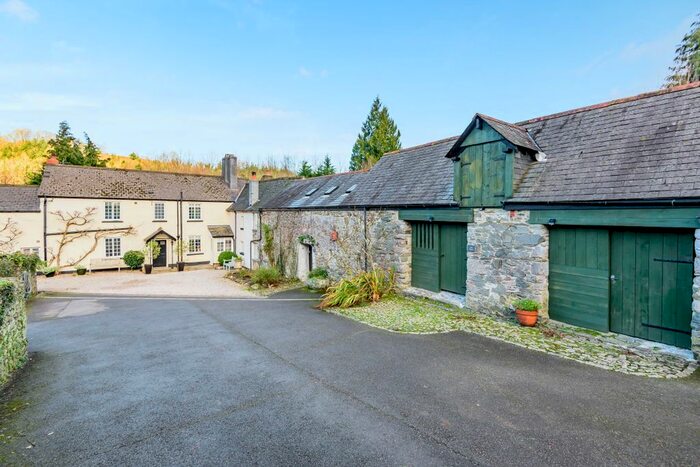 7 Bedroom Detached House For Sale In Colston Road, Buckfastleigh TQ11