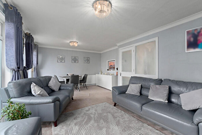 3 Bedroom Terraced House For Sale In Cleekim Drive, Edinburgh, EH15