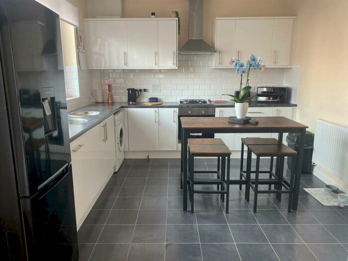 2 Bedroom End Of Terrace House For Sale In Dryden Street, Swindon, SN1