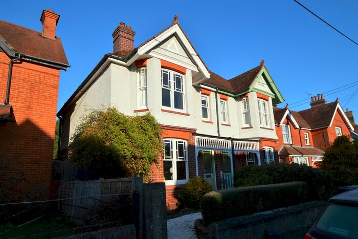 4 Bedroom Semi-Detached House To Rent In Western Road, Liss GU33