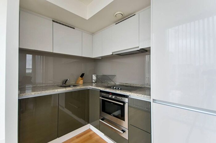 1 Bedroom Flat To Rent In Landmark West Tower, Canary Wharf, London, E14