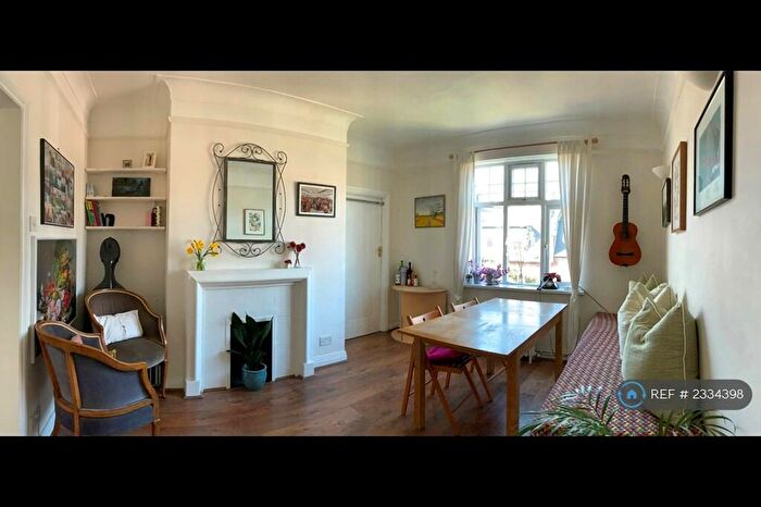 2 Bedroom Flat To Rent In Belsize Grove, London, NW3