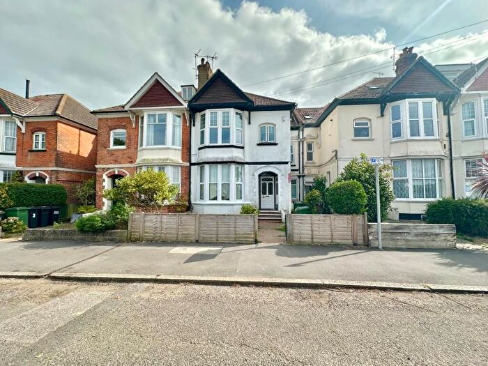 2 Bedroom Flat For Sale In Egerton Road, Bexhill On Sea, TN39
