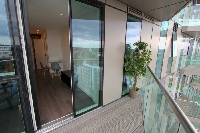 1 Bedroom Apartment To Rent In Saffron Central Square, Croydon, Surrey, CR0