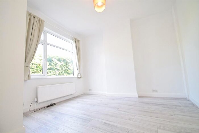2 Bedroom Flat To Rent In Ickenham Road, Ruislip, HA4