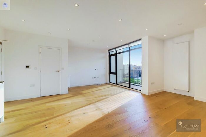 1 Bedroom Flat To Rent In 120 Bridge Rd, London KT16