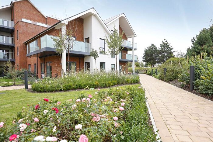 2 Bedroom Apartment For Sale In The Landings, Kings Hill, ME19