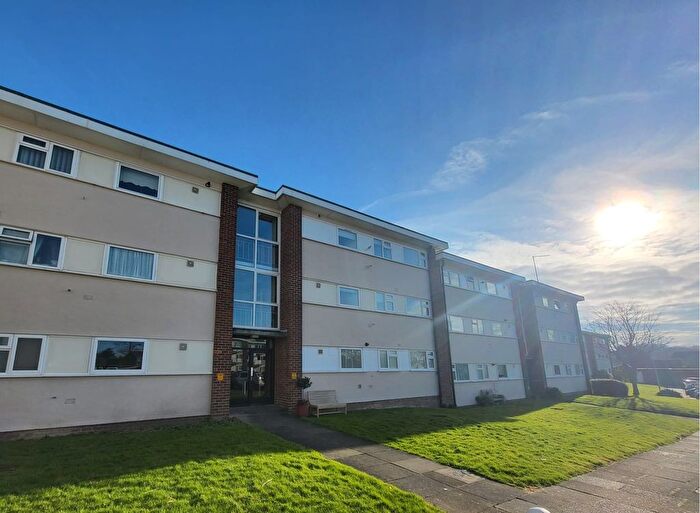 2 Bedroom Flat To Rent In Palmerston Court, Lord Warden Avenue, Walmer, Deal, CT14