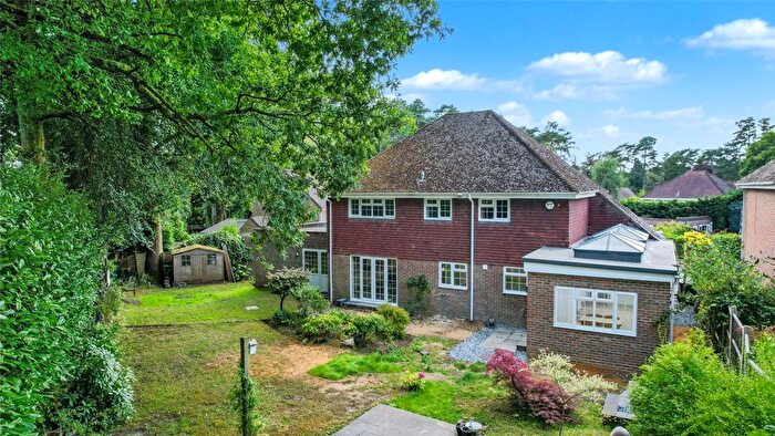4 Bedroom Detached House For Sale In Tudor Close, Grayshott, Hindhead, Surrey, GU26