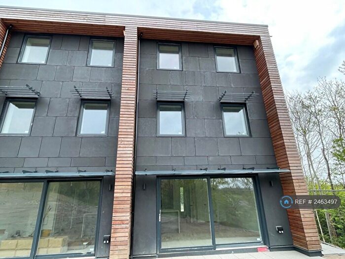 4 Bedroom End Of Terrace House To Rent In Spring Meadows, Leeds, BD11
