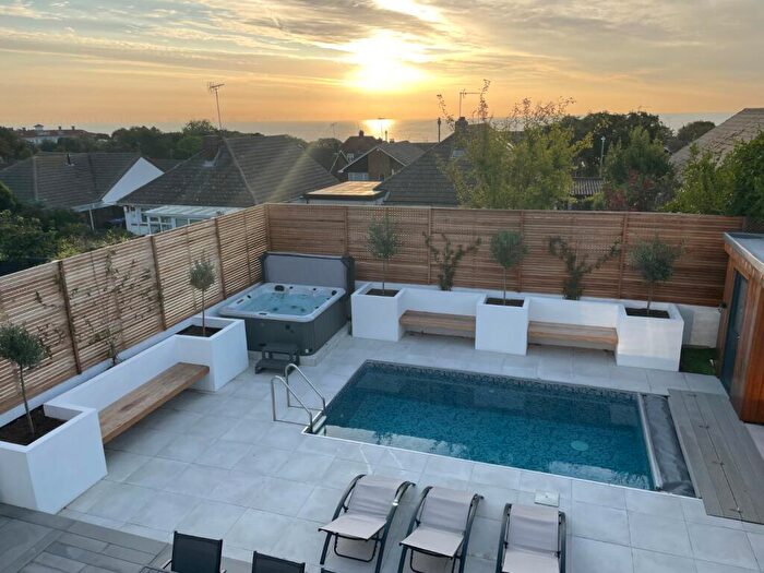 5 Bedroom Bungalow For Sale In Kings Avenue, Broadstairs, Kent, CT10