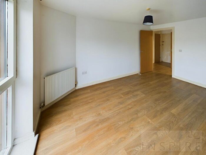 1 Bedroom Flat For Sale In Commonwealth Drive, Howlands Court, RH10