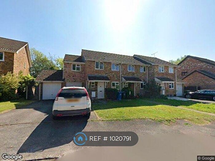 3 Bedroom Terraced House To Rent In Wheelers Hill, Hook, RG27