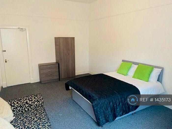 4 Bedroom Flat To Rent In Willowbank Crescent, Glasgow, G3