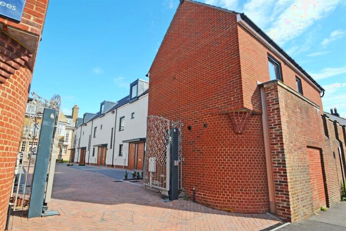 2 Bedroom End Of Terrace House To Rent In Bristol Gardens, Brighton, BN2