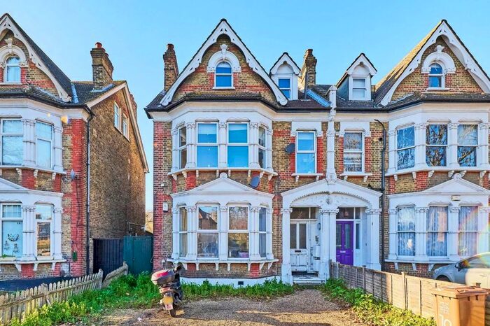 2 Bedroom Flat To Rent In Bromley Road, London, SE6