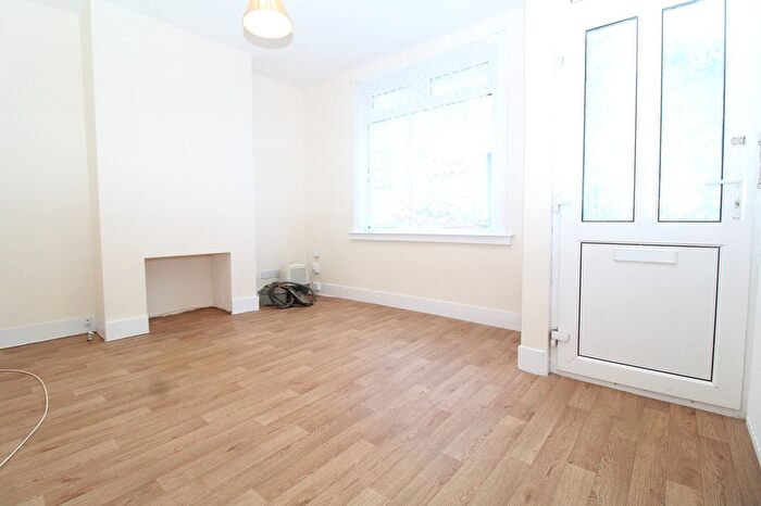 3 Bedroom Terraced House To Rent In Gordon Road, Chatham, ME4