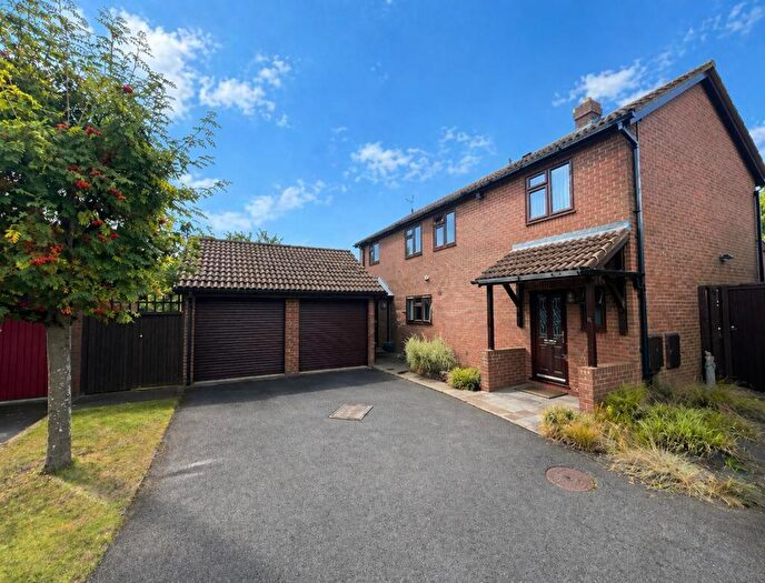 4 Bedroom Detached House For Sale In Harbury Dell, Luton, LU3