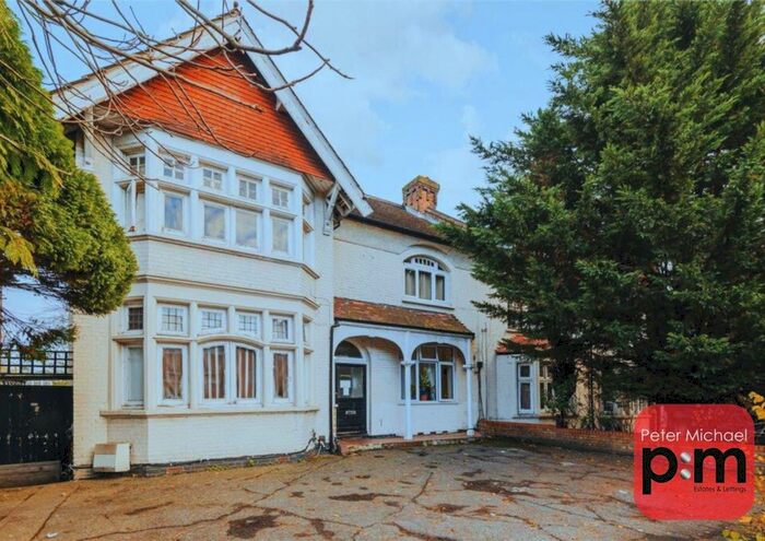 Studio To Rent In Green Lanes, London, N13