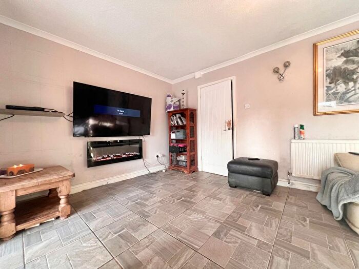 3 Bedroom Semi-Detached House For Sale In Washford Farm Road, Kingsnorth, Ashford, TN23