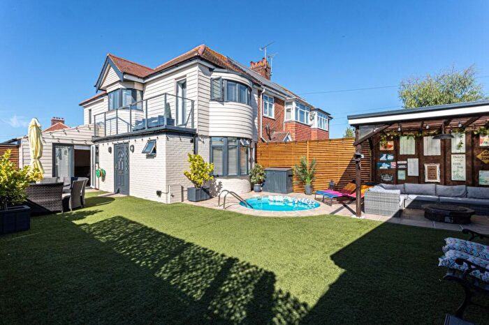 4 Bedroom End Of Terrace House For Sale In Maynard Avenue, Margate, CT9