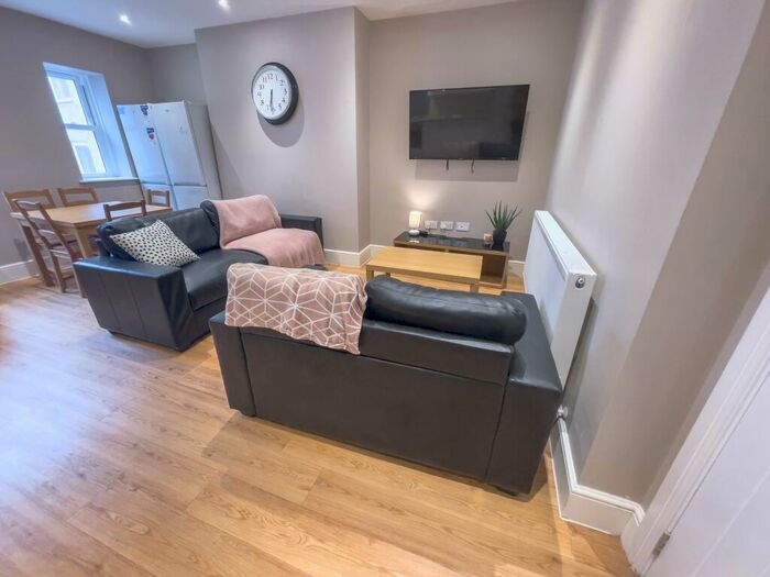 5 Bedroom Flat To Rent In Hardman Street, L1