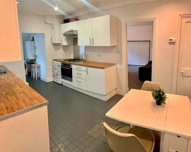 3 Bedroom Flat To Rent In Camden Road, Ucl, Lse, Camden, Kentish Town, Camden, Euston, West End, London, N7
