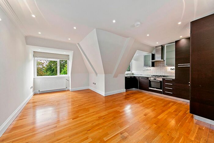 2 Bedroom Flat To Rent In Cranemead Court, Whitton Road, Twickenham, TW1