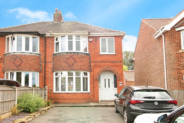 3 Bedroom Semi-detached House For Sale In Holywell Lane, Castleford, WF10