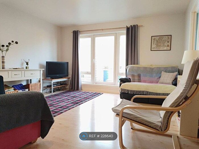 2 Bedroom Flat To Rent In Whyte Place, Edinburgh, EH7