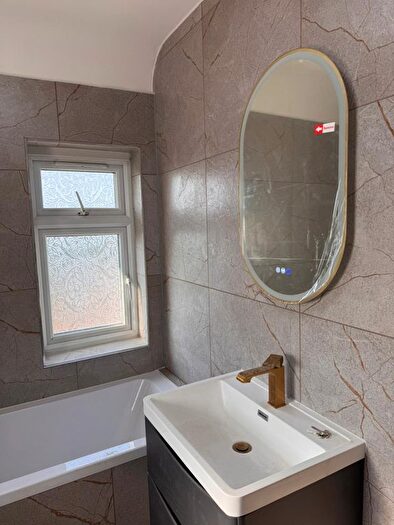 3 Bedroom End Terrace House For Sale In Coppetts Close, London, N12