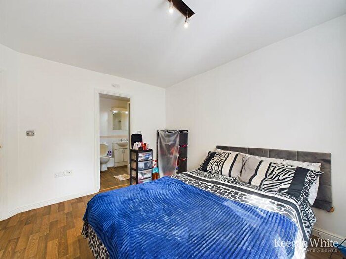 2 Bedroom Apartment For Sale In Spring Gardens Road, High Wycombe, HP13