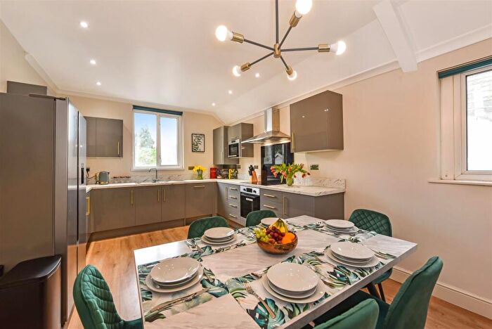 5 Bedroom Flat To Rent In Fairoak Road, CF23