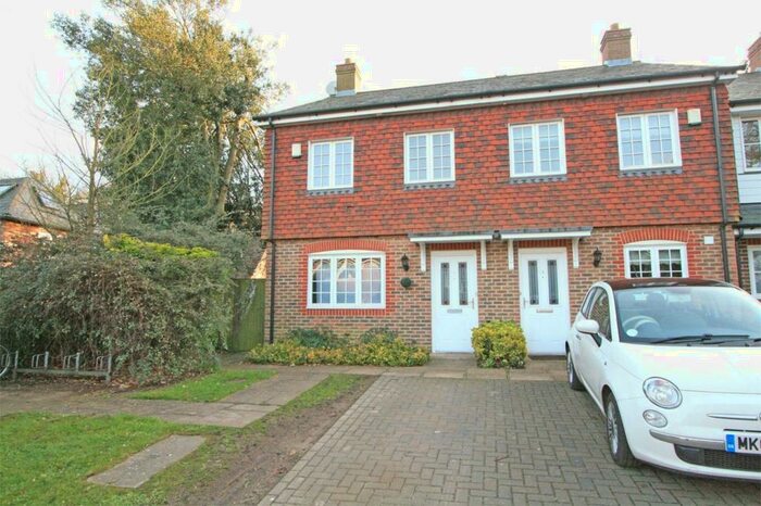 3 Bedroom End Of Terrace House To Rent In Autumn Grove, Bromley, Kent, BR1