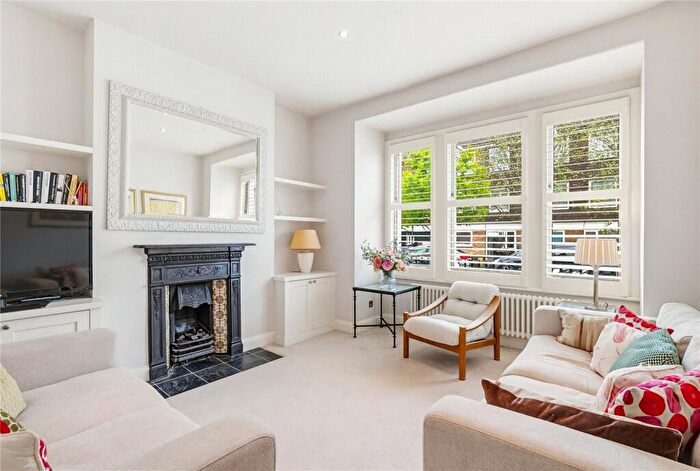 5 Bedroom Semi Detached House For Sale In Calbourne Road, SW12