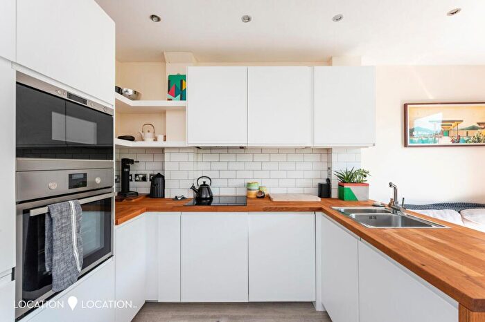 2 Bedroom Flat For Sale In Manor Road, Latitude Apartments, N16