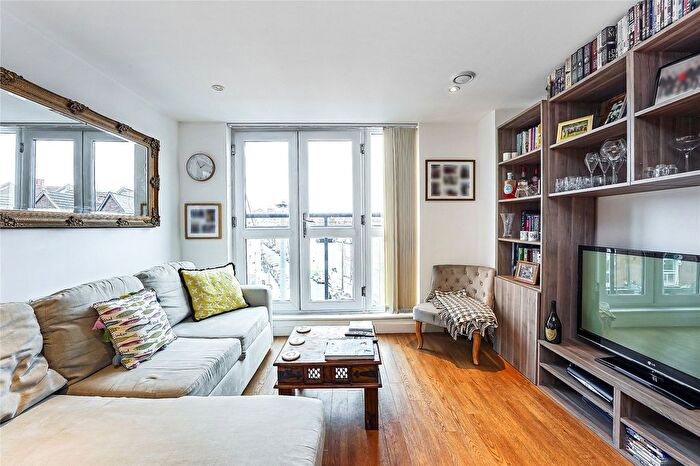 1 Bedroom Flat To Rent In Garratt Lane, Earlsfield, SW18