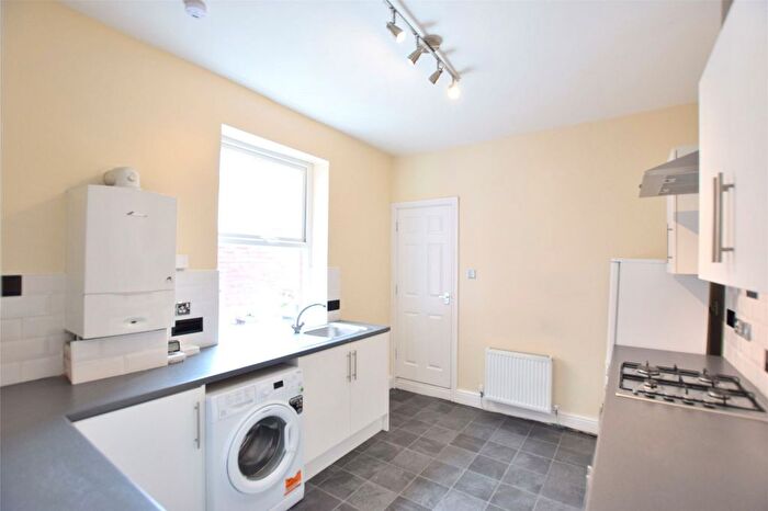 2 Bedroom Flat To Rent In Rodsley Avenue, Gateshead, NE8