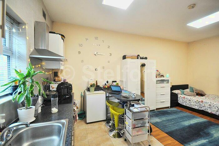 Studio To Rent In Junction Road, London, N19